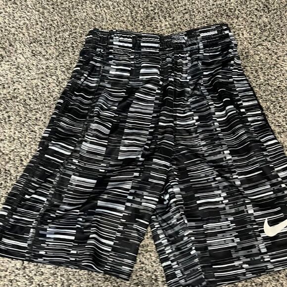 Nike Dri-Fit - Black White Athletic Shorts - size 6-7 - Picture 1 of 4
